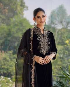 Designer indien vêtements de fête de mariage meilleure qualité viscose velours séquence lourde brodé travail haut et bas avec Dupatta - Product Image 3