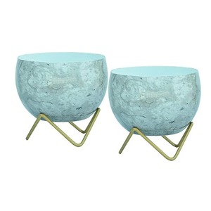 Las mini macetas colgantes de metal de moda elevan su jardín y hogar con diseños elegantes para uso en el balcón y el piso de la sala de estar - Product Image 1