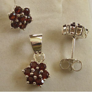 Classic Trendy 14k <b>Rose</b> <b>Gold</b> <b>Set</b> Garnet 18k <b>Gold</b> Platinum Featuring Pear Cut Flower for Weddings Parties Gifts Engagements - Product Image 1