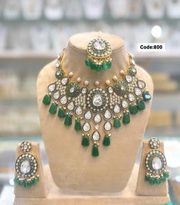 Collier et boucles d'oreilles de qualité supérieure faits à la main Kundan Polki pour un mariage traditionnel et élégant ou une fête Look pour les mariées - Product Image 4