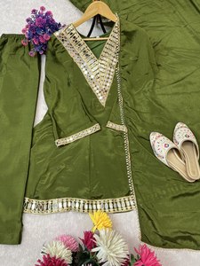 Elegante Conjunto de Salwar Kameez de Seda Tradicional Moderno con Bordado Indio, Sharara, Gharara, Kurti, Tela Chinon, Verde, Ropa Étnica para Fiesta - Product Image 4