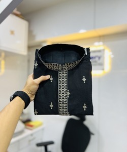 JARI EN SOIE MATKA ATTRACTIF AVEC BRODERIE BUTI KURTA PAYJAMA VÊTEMENT DE SOIRÉE PRIX DE GROS VÊTEMENT ETHNIQUE - Product Image 2