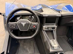 2023 SL Roadster de 3 Ruedas con Tracción Trasera, Motor 2.0L 4 Cilindros, 203hp, 196Nm de Torque, Transmisión Automática, Velocidad Máxima 200km/h, Cabina Deportiva, Diseño Moderno - Product Image 3