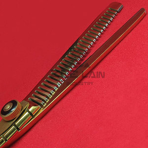 Kit professionnel de ciseaux de coiffeur légers pour droitier avec lames en acier inoxydable Stock d'outils de coiffure de qualité A + - Product Image 6