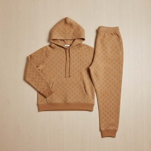 Ensemble de survêtement de luxe personnalisé en velours et coton pour femme, comprenant un sweat à capuche et un pantalon de survêtement moulant court, deux pièces - Product Image 1