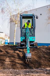 La Sunward SWE 17F est une mini-pelle de 1.7 tonnes. Compact et assez léger pour le transport, mais avec une forte puissance - Product Image 5