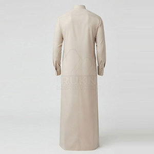 Thobe moderne simple et ajusté pour homme – Tenue islamique décontractée et élégante en coton léger, respirant et confortable, avec des détails soignés - Product Image 6