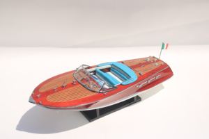 Modelo de barco de velocidad Riva Ariston de madera de estilo náutico con casco blanco pintado técnica hecha a mano Europa diseño personalizado - Product Image 2