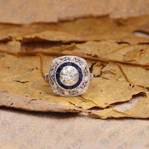 Anillo de Compromiso de Moissanita con Corte Art Deco de 1.50 TCW para Mujer, Azul Baguette, Chapado en Oro, Plata de Ley 925, Joyería en Racimo - Product Image 1