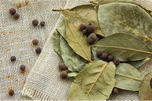 เครื่องเทศใบเบย์และใบลอเรล พริกแห้งดิบ กระวาน บรรจุในน้ำมันและเกลือ พริกไทยดำ เครื่องเทศอื่นๆ - Product Image 3