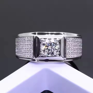 Anillo de hombre de diamante de moissanita Chapado en plata 925 con piedra de corte redondo y diseñado para estilo audaz elegancia diaria - Product Image 1