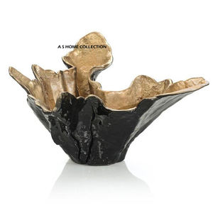 Bol de service et de décoration en aluminium moulé de forme irrégulière, couleur noire émaillée à l'extérieur et plaqué or à l'intérieur, parmi les plus vendus - Product Image 1