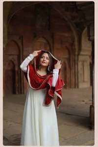 Élégant ensemble Anarkali blanc avec dupatta en velours – Tenue ethnique raffinée pour mariages, fêtes et célébrations festives - Product Image 3