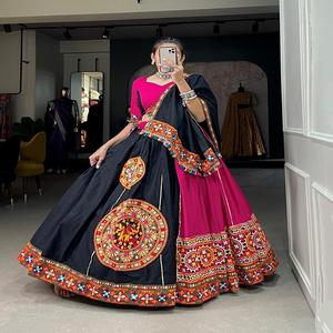 Último traje de diseñador de algodón puro Lehenga Choli con Dupatta con Gamthi Paper Mirror Work Mujer Moda Suministro de compras en línea - Product Image 2