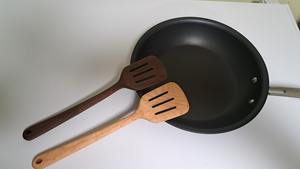 Ensemble de cuillères en bois d'olivier gravées, fabriquées à la main, durables, écologiques, finition lisse, résistantes à la chaleur, pour la cuisine, le service, les fêtes, avec un sentiment de chaleur - Product Image 3