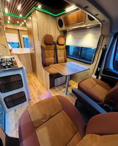 Caravana de Viaje Moderna y Elegante, Ligera, Impermeable, de Aluminio, de Doble Eje, Usada en Buen Estado, con 6 Camas y Cocina - Product Image 5