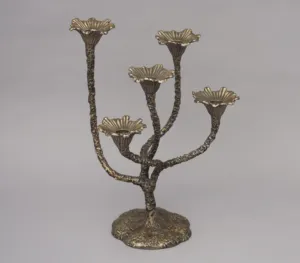 Elegante portavelas de aluminio chapado en oro con diseño para decoración del hogar y vacaciones navideñas - Product Image 6