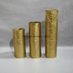 Vases longs en métal fabriqués à la main personnalisés Finition argentée Design cylindrique élégant Idéal pour les événements élégants et la décoration intérieure - Product Image 5