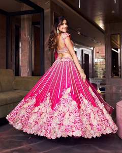 Fabriqué à la main indien Designer traditionnel personnalisé vêtements colorés brodés Lehenga Choli Blouse mariages robe lourde en gros - Product Image 5