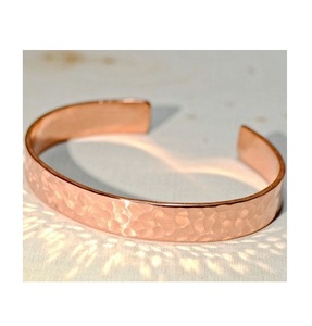 Pulsera de cobre pulida a mano producida para compradores de exportación que exigen consistencia, durabilidad y estilo clásico. - Product Image 2