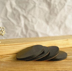 Sous-verres ronds en béton avec support, ensemble de sous-verres en ciment faits à la main, décoration de table minimaliste moderne - Product Image 4