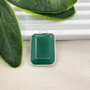 Colgante de Ónice Verde Talla Esmeralda 20x15mm Forma Octogonal Plata de Ley 925 con Bisel Joyería de Ónice Verde de la India - Product Image 1