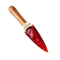 Magnifique manche de couteau portable haut de gamme de 8 pouces en obsidienne rouge à aura de titane, sculpté à la main et gravé, en forme de pointe de flèche, objet d'art et mascotte