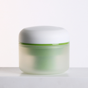 Pot en verre rond vert mat avec impression de logo personnalisée pour lotion, soin de la peau, crème pour le visage et le corps, vernis à ongles, gel - Product Image 1