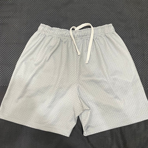 Short décontracté en maille de polyester à trou ouvert Service OEM solide en toile respirante avec cordon de serrage disponible - Product Image 4