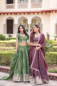 Lehenga Choli de Diseñador en Color Dorado con Bordado de Lentejuelas para Mujer - Product Image 3