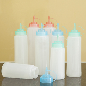 Botellas de salsa de plástico LDPE sin BPA de 450Ml con tapa de boquilla Contenedor de condimentos para apretar personalizado para uso en la cocina - Product Image 1