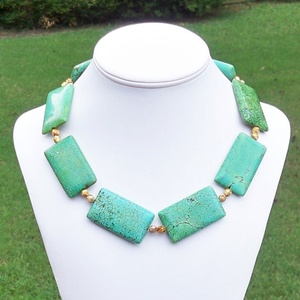 Collier en résine personnalisé de qualité supérieure pour femmes Rouge Jaune Marron Oval Bold Angel Style Taille personnalisée Nouveauté Bijoux courts - Product Image 4