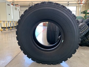 Neumático multiusos 285/75R24.5 para todas las posiciones, diseñado para una adherencia constante, kilometraje estable y funcionamiento confiable en diversas condiciones de carretera. - Product Image 4