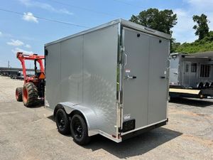 Nouvelle remorque utilitaire fermée 6x12 2000-3000 kg, robuste, à double essieu, pour le transport sécurisé d'équipements et d'outils - Product Image 4