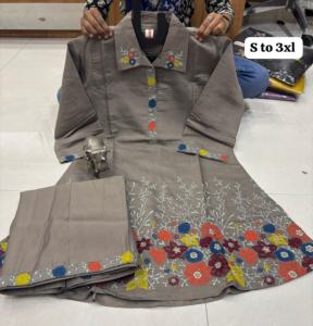 Ropa étnica de tendencia Última seda de muselina con trabajo pesado Kurti y Palazzo Fabricante de India - Product Image 3