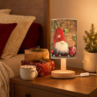 Lampe de table en tissu imprimé personnalisé avec base en bois, veilleuse de chevet gnome de Noël pour la décoration intérieure et les cadeaux de fêtes