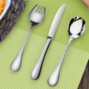 Ensemble de couverts contemporains en acier inoxydable 304, légers, avec manches en plastique poli, écologiques, pour une utilisation quotidienne élégante à table - Product Image 1