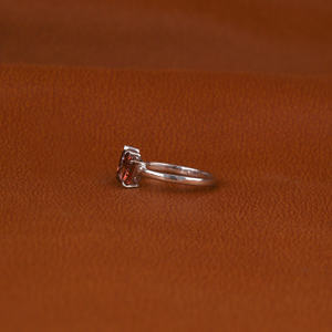 Anillo de diamantes de corte radiante de pera de dos piedras de lujo, Diamante cultivado en laboratorio personalizado, regalo de joyería fina de oro sólido de 14K para mujer, nuevo aspecto - Product Image 2