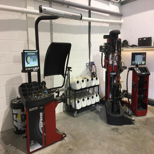 Machine à monter les pneus de voiture en promotion, combinant démonte-pneus et équilibreuse, avec alimentation 380V/220V et garantie de 3 ans - Product Image 1