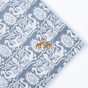 Derniers tissus vintage en coton Kashish imprimés à la main avec des motifs d'oiseaux et de fleurs, textiles botaniques vintage - Product Image 5