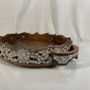 ถาดเสิร์ฟอะคริลิคฝังมุกทรงกลม สำหรับใส่ช็อกโกแลต ขนมหวาน และผลไม้ เหมาะสำหรับวันอีด รอมฎอน และงานพิเศษ - Product Image 2