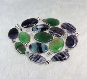 จี้คอฟลูออไรต์ผสมธรรมชาติสําหรับผู้หญิง เครื่องประดับพลอยฟลูออไรต์ที่น่าทึ่ง ผสมรูปร่างและขนาด จี้ชุบเงิน - Product Image 1