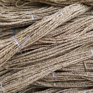 Matériau durable en fibre de jacinthe d'eau naturelle pour la décoration intérieure et la vannerie artisanale Brindilles tressées à motif brut - Product Image 2