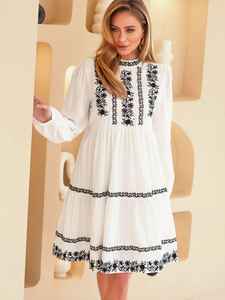 Tunique florale bohème à manches longues écologique Mini robe brodée en coton blanc pour les loisirs Service OEM disponible - Product Image 3