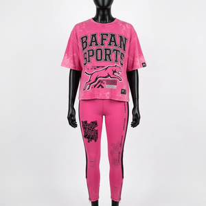 เสื้อยืดผ้าฝ้ายโพลีเอสเตอร์ระบายอากาศได้ดี 200 GSM สำหรับผู้หญิง กางเกงเลกกิ้ง 260 GSM สีชมพูพิมพ์ลายโลโก้แบบย้อมสีเอซิด ชุดเซ็ตสำหรับผู้หญิง - Product Image 2