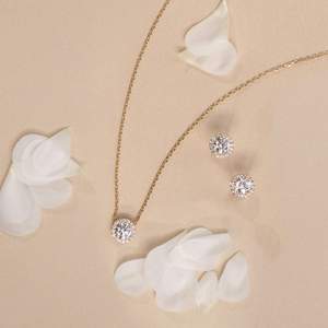 Collier de diamants Halo Moissanite de luxe en argent 925 pour femmes Fournisseur personnalisable - Product Image 3