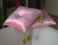 Housse de coussin carrée en velours satiné style marocain fait main, avec pompons dorés, personnalisable, pour la maison et l'hôtellerie