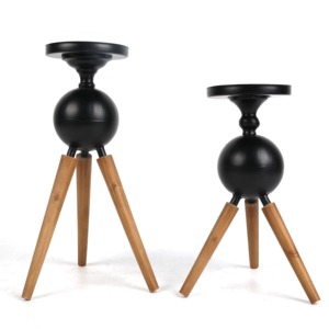 เชิงเทียนไม้ที่ทันสมัยไม่ซ้ำใครสำหรับบ้านจัดแต่งบ้านที่แสดงโต๊ะห้องนั่งเล่นห้องนอนตกแต่งด้วยงานฝีมือจากอินเดีย - Product Image 1