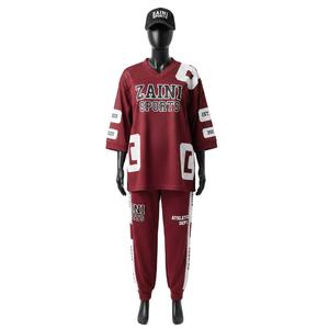 Conjunto deportivo de 2 piezas para mujer, en malla de poliéster premium, tela transpirable de 180 GSM, paneles en contraste, logotipo con aplique personalizado. Conjuntos para mujer. - Product Image 1