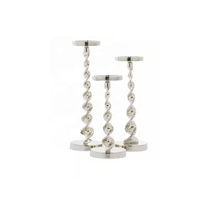 CONJUNTO DE 3 candelabros de metal de alta demanda para la decoración del hogar y el jardín disponibles a precio mayorista de La India - Product Image 1